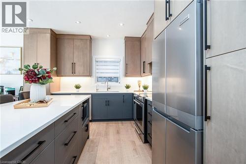 351 Chokecherry Crescent, Waterloo, ON - Indoor Photo Showing Kitchen With Upgraded Kitchen