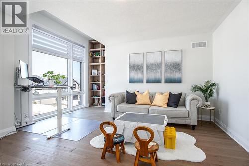 351 Chokecherry Crescent, Waterloo, ON - Indoor Photo Showing Living Room