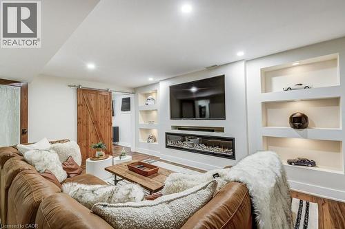 9 Foresthill Crescent, Fonthill, ON - Indoor Photo Showing Living Room With Fireplace