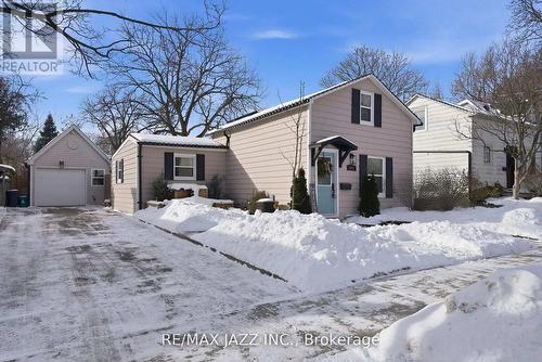 922 BYRON STREET S  Whitby (Downtown Whitby), ON L1N 4R9