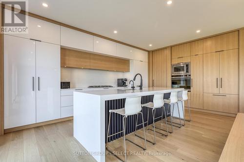 61 Crestview Drive, Middlesex Centre, ON - Indoor Photo Showing Kitchen With Upgraded Kitchen