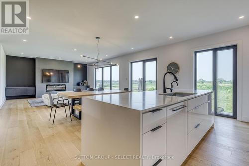 61 Crestview Drive, Middlesex Centre, ON - Indoor Photo Showing Kitchen With Upgraded Kitchen