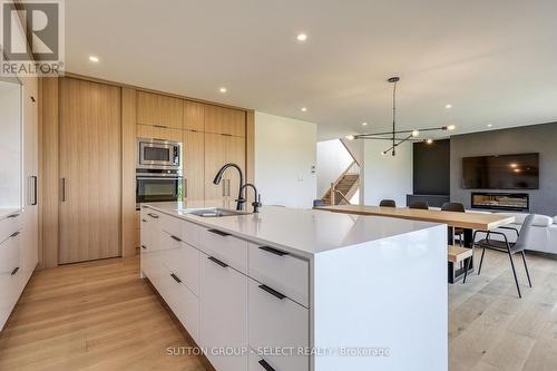 61 Crestview Drive, Middlesex Centre, ON - Indoor Photo Showing Kitchen With Upgraded Kitchen