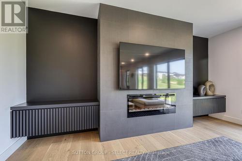 61 Crestview Drive, Middlesex Centre, ON - Indoor Photo Showing Other Room