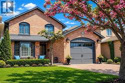 27 BEAVERTON Drive  Hamilton, ON L8W 3K9