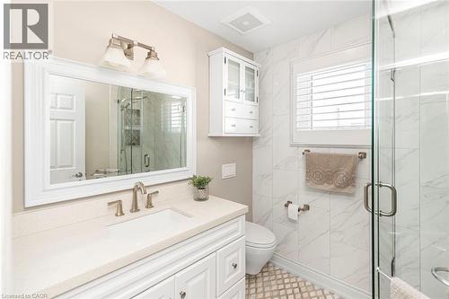 27 Beaverton Drive, Hamilton, ON - Indoor Photo Showing Bathroom