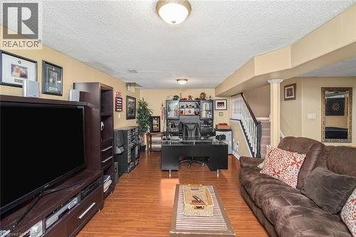 27 Beaverton Drive, Hamilton, ON - Indoor Photo Showing Living Room