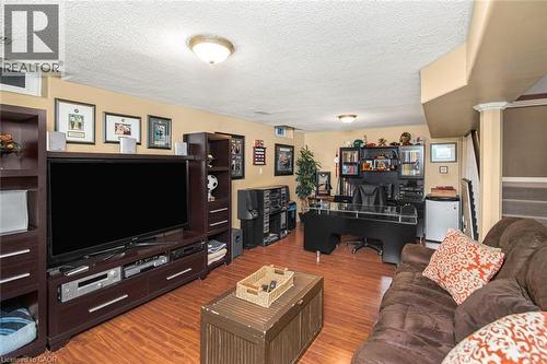 27 Beaverton Drive, Hamilton, ON - Indoor Photo Showing Living Room