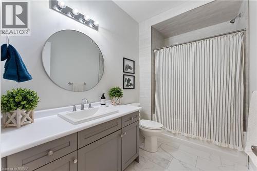 2 Masters Lane, Paris, ON - Indoor Photo Showing Bathroom