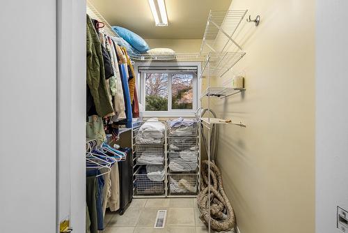 315 14Th Avenue, Cranbrook, BC - Indoor With Storage