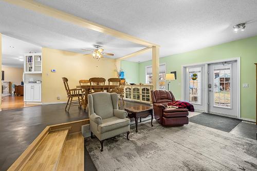 315 14Th Avenue, Cranbrook, BC - Indoor Photo Showing Living Room