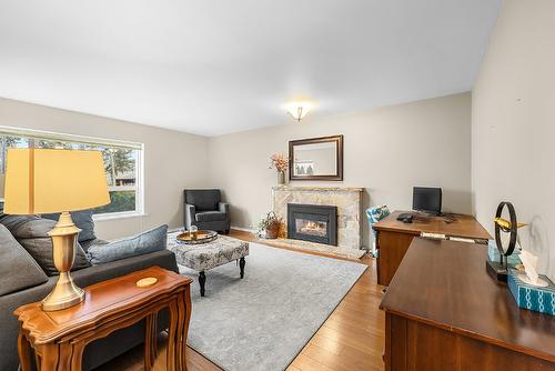 315 14Th Avenue, Cranbrook, BC - Indoor Photo Showing Living Room With Fireplace