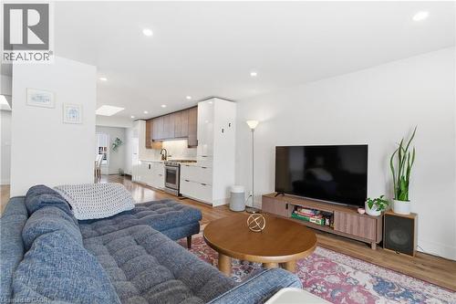 88 Old Forest Crescent, Kitchener, ON - Indoor Photo Showing Living Room