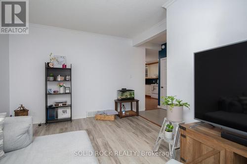 412 Montreal Road, Ottawa, ON - Indoor Photo Showing Living Room