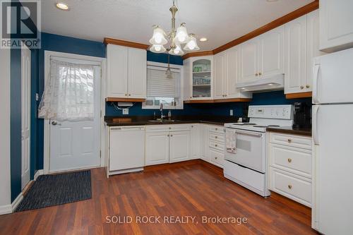 412 Montreal Road, Ottawa, ON - Indoor Photo Showing Kitchen