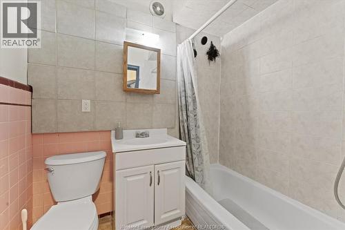 3060 Sandwich, Windsor, ON - Indoor Photo Showing Bathroom
