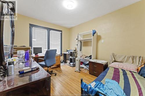 3060 Sandwich, Windsor, ON - Indoor