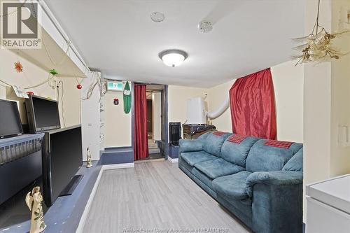 3060 Sandwich, Windsor, ON - Indoor