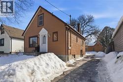 547 WELLINGTON Street N  Kitchener, ON N2H 5L6