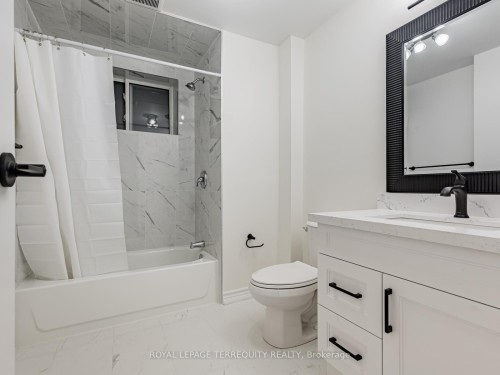 5 Rochelle Crescent, Toronto, ON - Indoor Photo Showing Bathroom