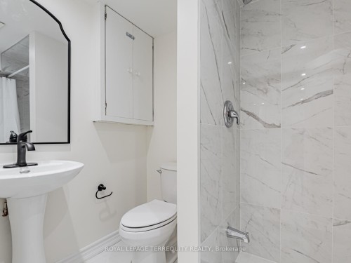 5 Rochelle Crescent, Toronto, ON - Indoor Photo Showing Bathroom