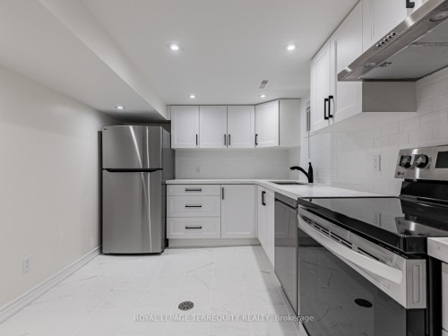 5 Rochelle Crescent, Toronto, ON - Indoor Photo Showing Kitchen With Upgraded Kitchen