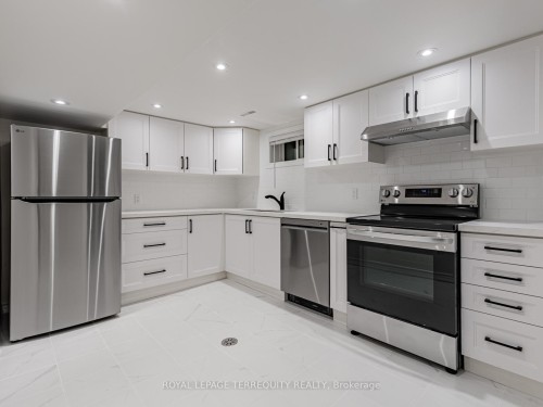 5 Rochelle Crescent, Toronto, ON - Indoor Photo Showing Kitchen
