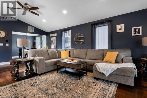 6782 Dorchester Road, Niagara Falls, ON - Indoor Photo Showing Living Room