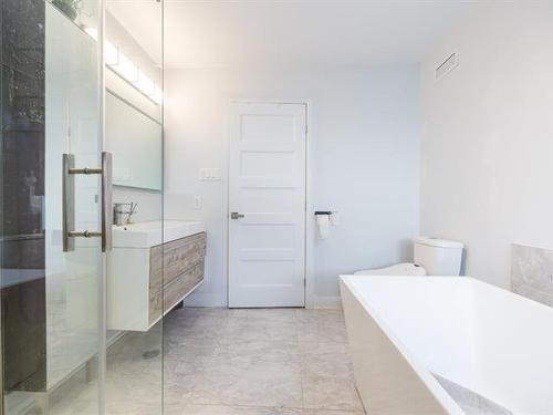 Salle de bains - 5808 Rue Alphonse, Brossard, QC - Indoor Photo Showing Bathroom