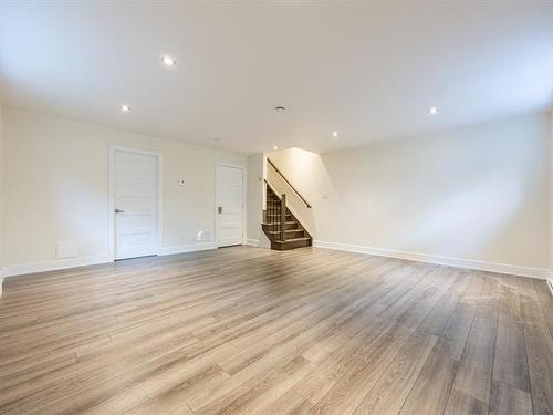 Salle familiale - 5808 Rue Alphonse, Brossard, QC - Indoor