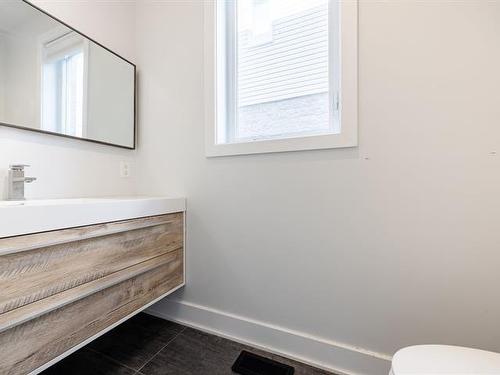 Salle d'eau - 5808 Rue Alphonse, Brossard, QC - Indoor Photo Showing Bathroom