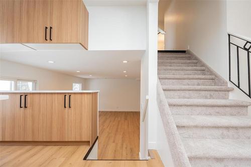 85 Thatcher Drive, Winnipeg, MB - Indoor Photo Showing Other Room