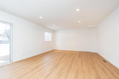85 Thatcher Drive, Winnipeg, MB - Indoor Photo Showing Other Room