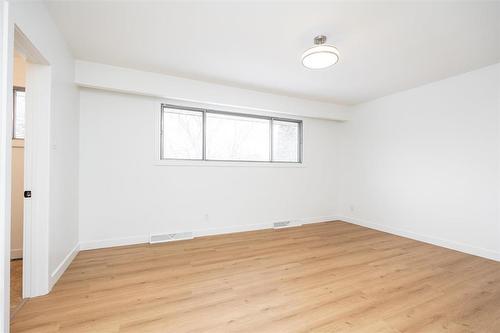 85 Thatcher Drive, Winnipeg, MB - Indoor Photo Showing Other Room