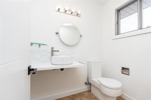 85 Thatcher Drive, Winnipeg, MB - Indoor Photo Showing Bathroom