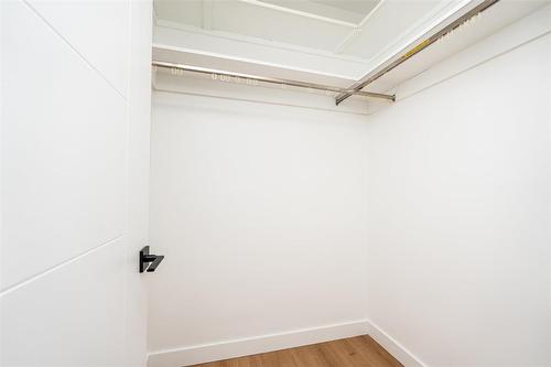 85 Thatcher Drive, Winnipeg, MB - Indoor