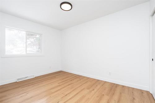 85 Thatcher Drive, Winnipeg, MB - Indoor Photo Showing Other Room