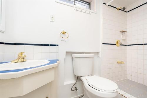 85 Thatcher Drive, Winnipeg, MB - Indoor Photo Showing Bathroom