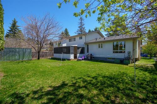 85 Thatcher Drive, Winnipeg, MB - Outdoor