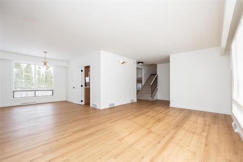 85 Thatcher Drive, Winnipeg, MB - Indoor