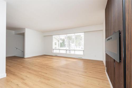 85 Thatcher Drive, Winnipeg, MB - Indoor Photo Showing Other Room