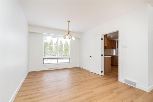 85 Thatcher Drive, Winnipeg, MB - Indoor Photo Showing Other Room