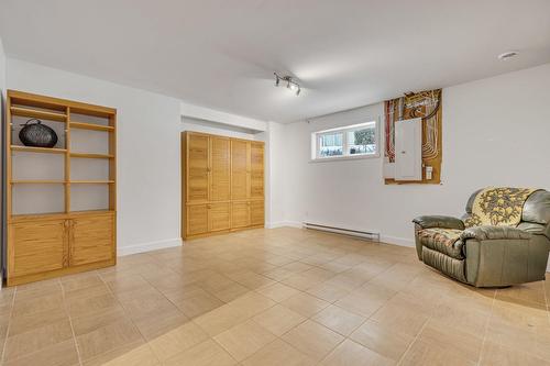 Salle familiale - 43 Rue Solidago, Sainte-Brigitte-De-Laval, QC - Indoor