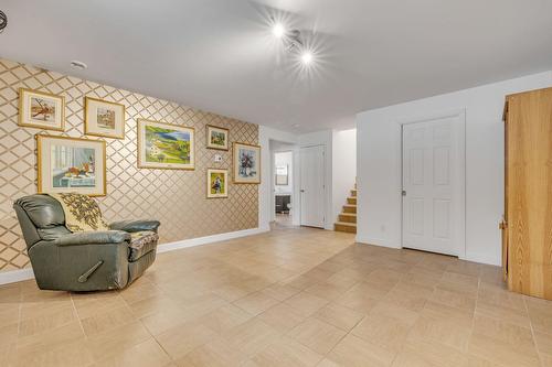 Salle familiale - 43 Rue Solidago, Sainte-Brigitte-De-Laval, QC - Indoor Photo Showing Other Room