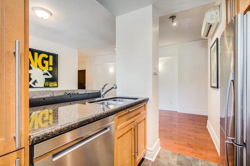 Cuisine - 18-376 Av. Redfern, Westmount, QC - Indoor Photo Showing Kitchen With Stainless Steel Kitchen With Double Sink