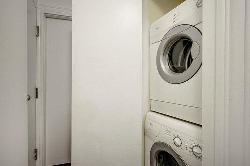 Salle de lavage - 18-376 Av. Redfern, Westmount, QC - Indoor Photo Showing Laundry Room