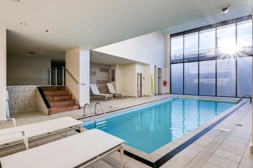 Piscine - 507-370 Rue St-André, Montréal (Ville-Marie), QC - Indoor Photo Showing Other Room With In Ground Pool