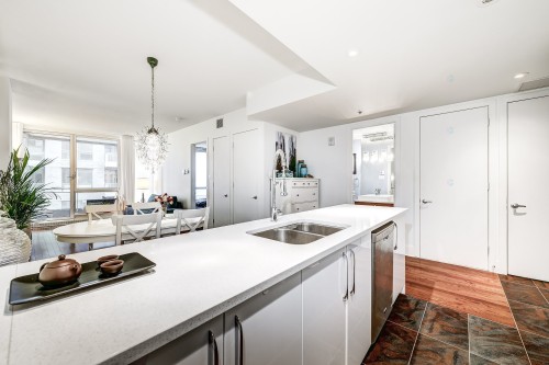 Cuisine - 507-370 Rue St-André, Montréal (Ville-Marie), QC - Indoor Photo Showing Kitchen With Double Sink