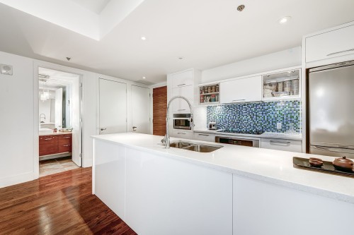 Cuisine - 507-370 Rue St-André, Montréal (Ville-Marie), QC - Indoor Photo Showing Kitchen With Double Sink With Upgraded Kitchen