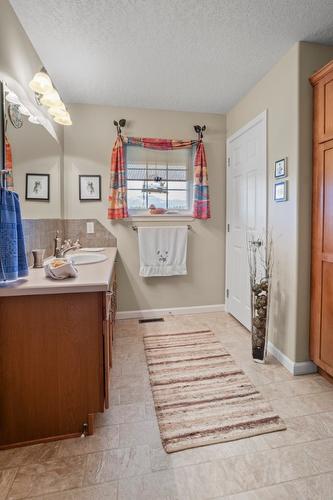 2372 20Th Street, Lister, BC 